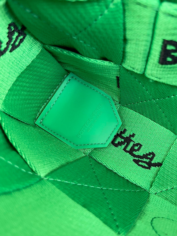Bo*te*ga ve*ne*ta webbing