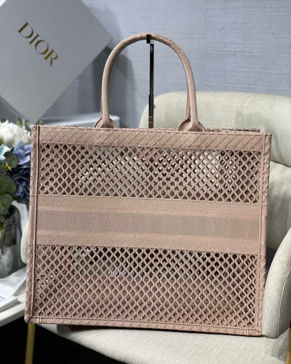 large D*or book tote