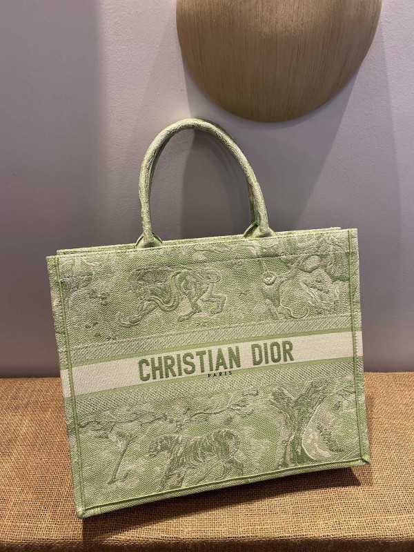 large D*or book tote