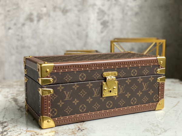 l**is V*t*n coffret accessoires