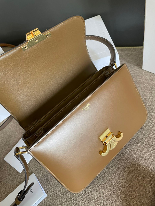 Ce**e classique triomphe bag