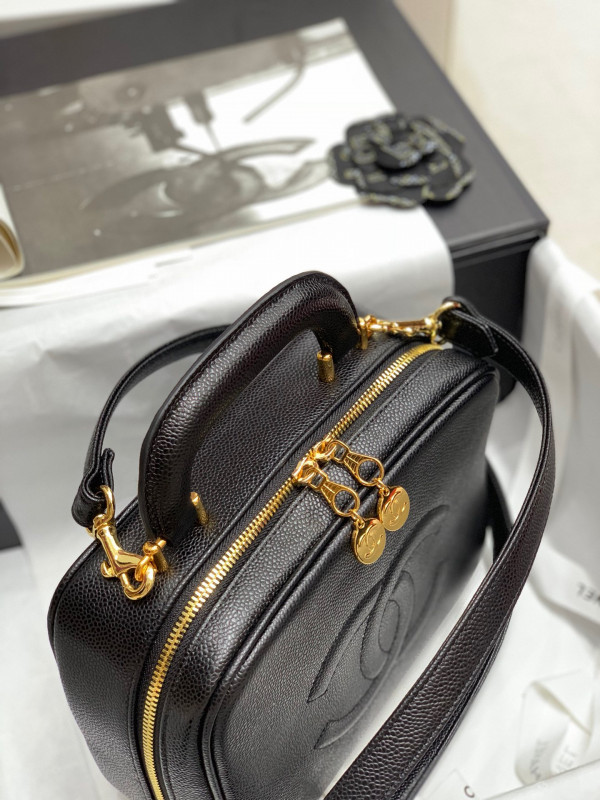 CL VANITY CASE