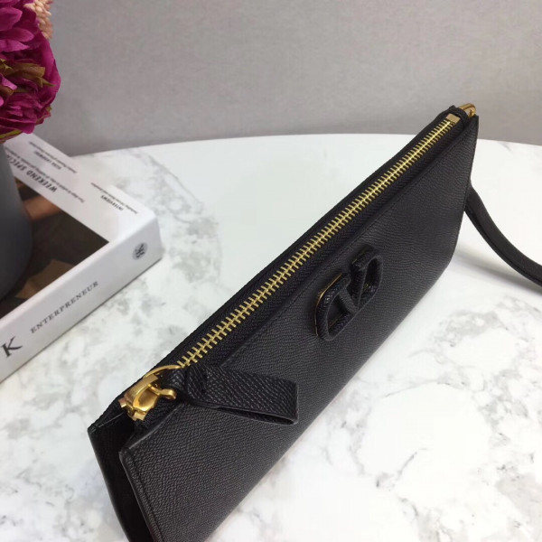 VALENTINO GARAVANI VSLING GRAINY CLUTCH