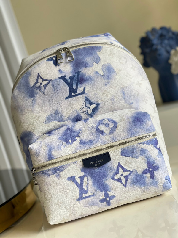 l**is V*t*n discovery backpack