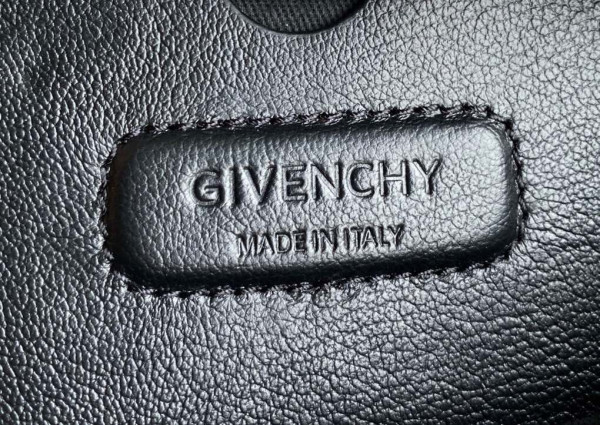 GIVENCHY NANO ANTIGONA