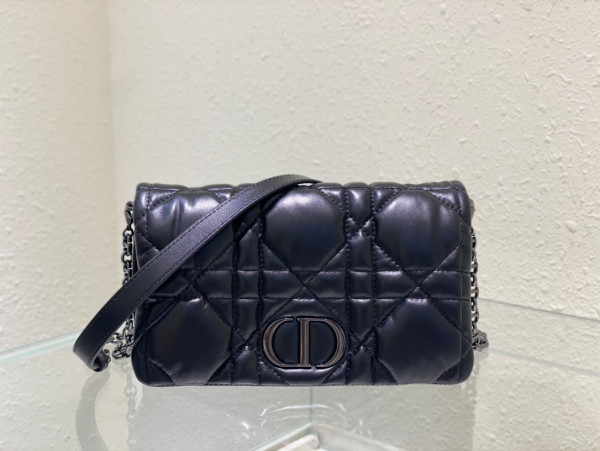 D*or caro macrocannage pouch