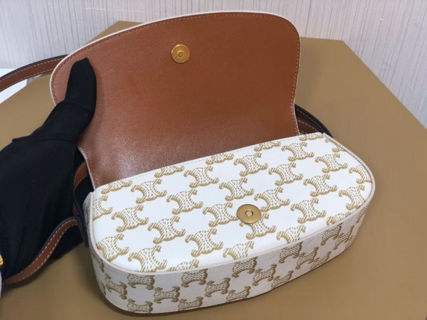 Ce**e clutch on strap