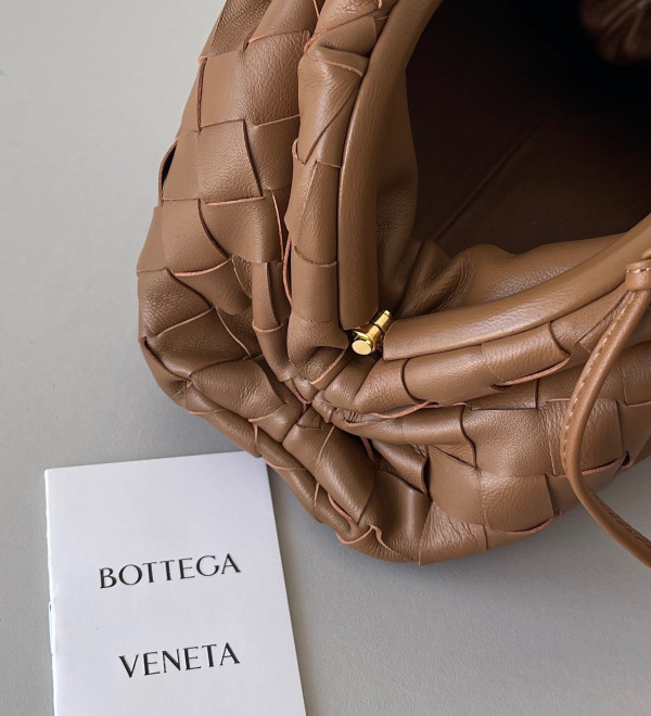 Bo*te*ga ve*ne*ta mini pouch
