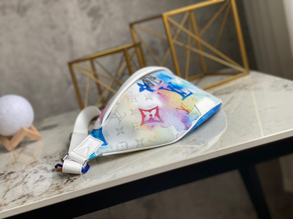l**is V*t*n discovery bumbag pm