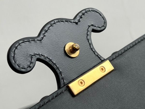 Ce**e chain shoulder bag cuir triomphe