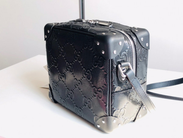 G*u*i gg shoulder bag with leather details