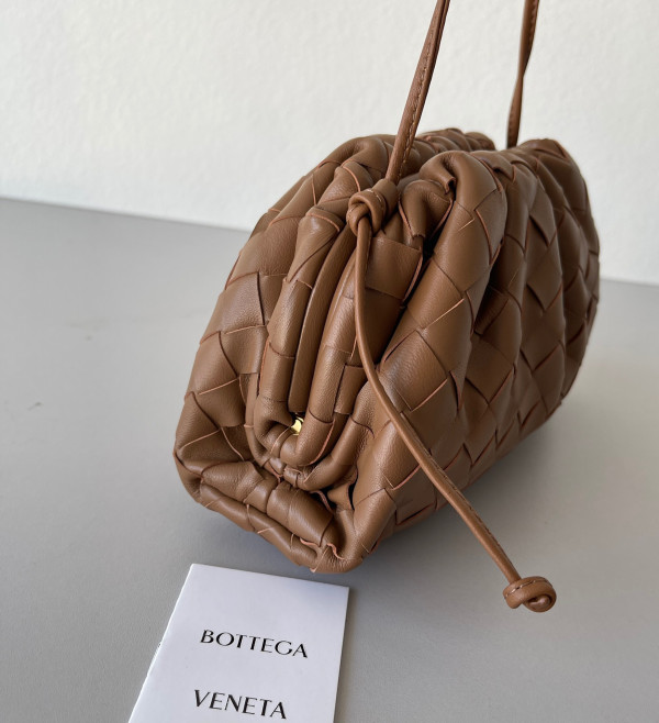 Bo*te*ga ve*ne*ta mini pouch
