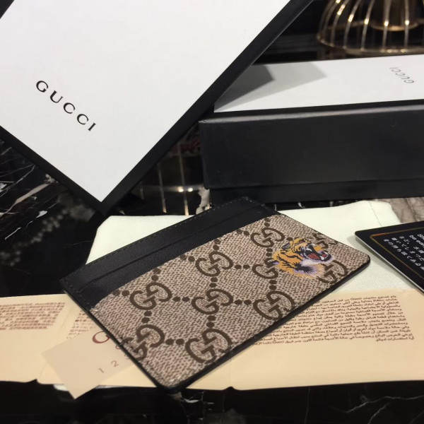 G*u*i card holder