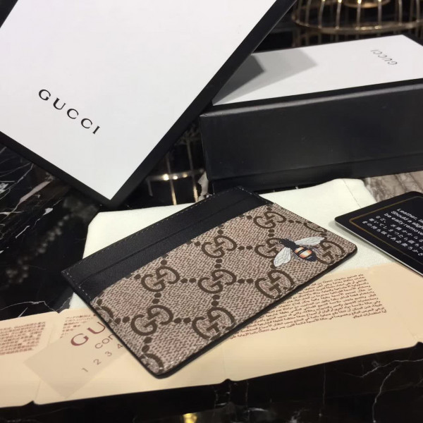 G*u*i card holder