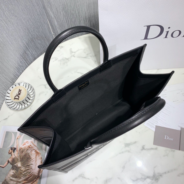 large D*or book tote