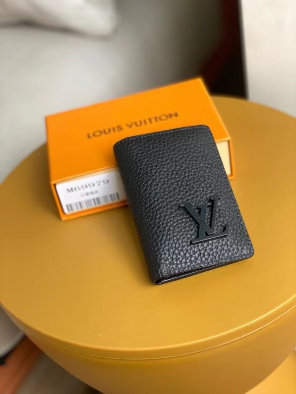 l**is V*t*n pocket organizer
