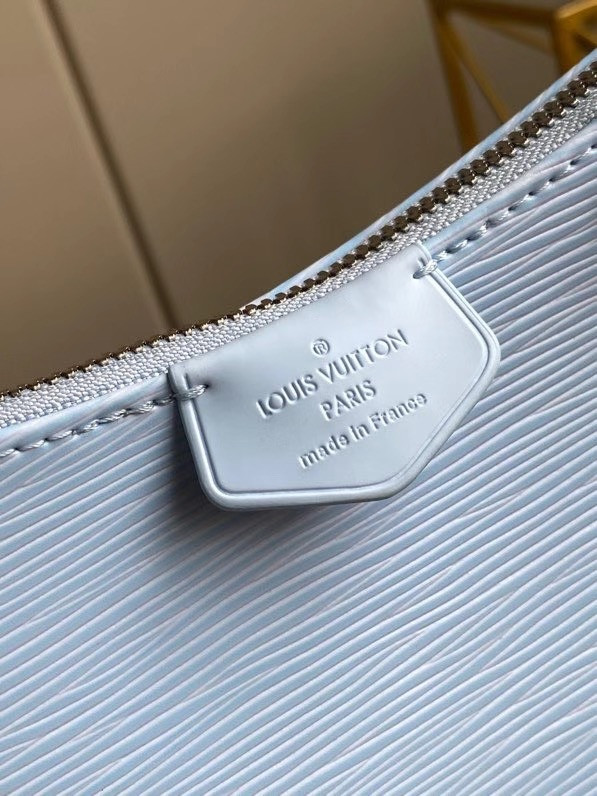 l**is V*t*n easy pouch on strap