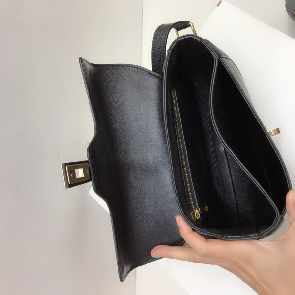 Ce**e besace 16 bag in grained calfskin