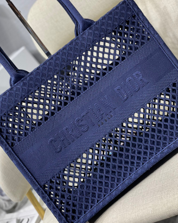 medium D*or book tote