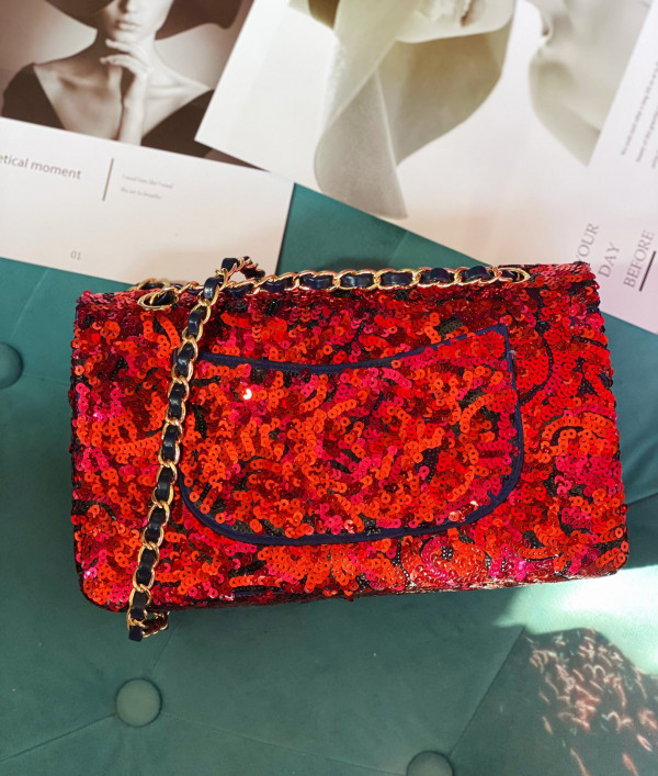 CL CLASSIC HANDBAG