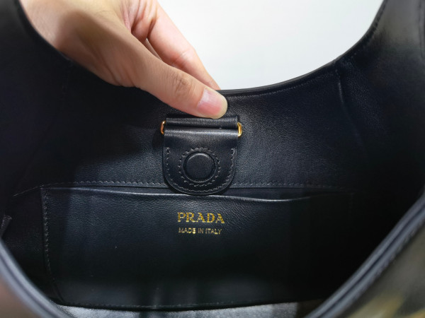 Pra*a leather shoulder bag