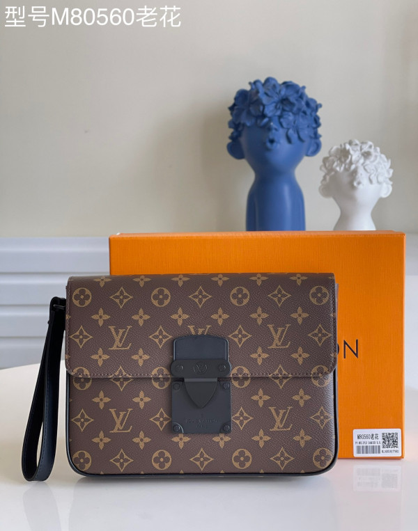 l**is V*t*n s lock a4 pouch