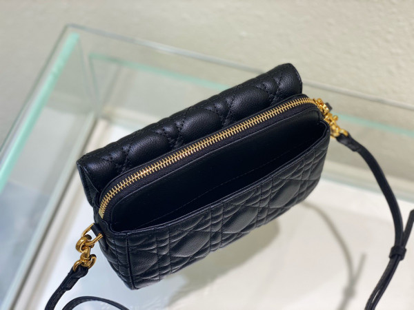 D*or caro pouch with chain