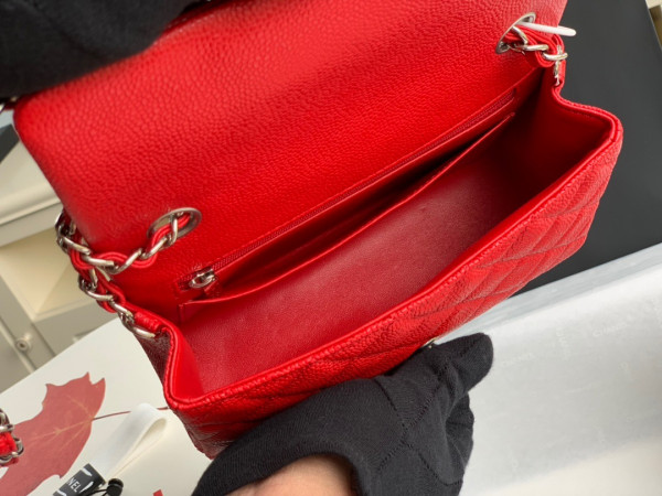 CL FLAP BAG CAVIAR