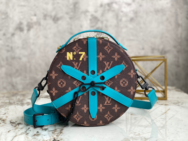 l**is V*t*n wheel box