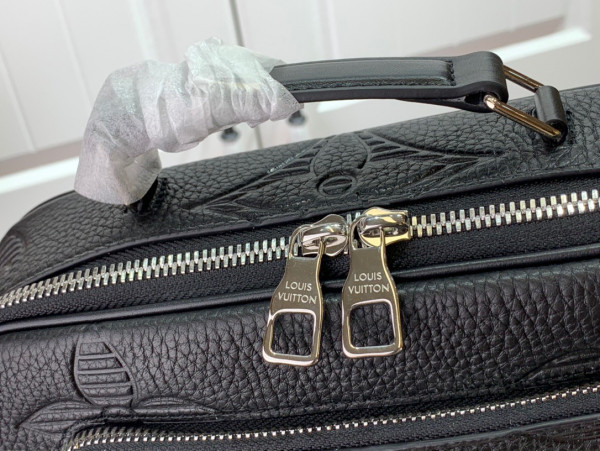 l**is V*t*n messeanger bag