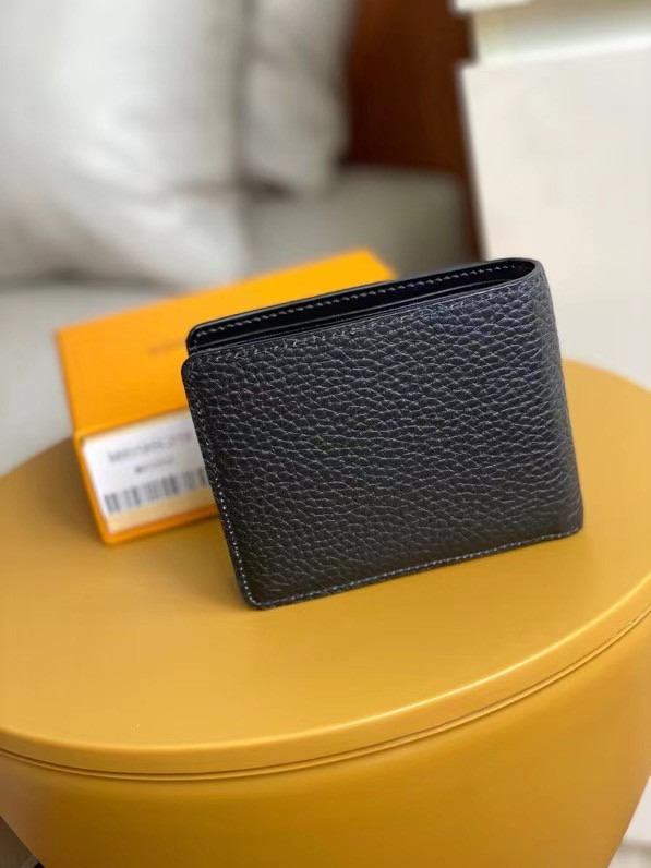 l**is V*t*n multiple wallet