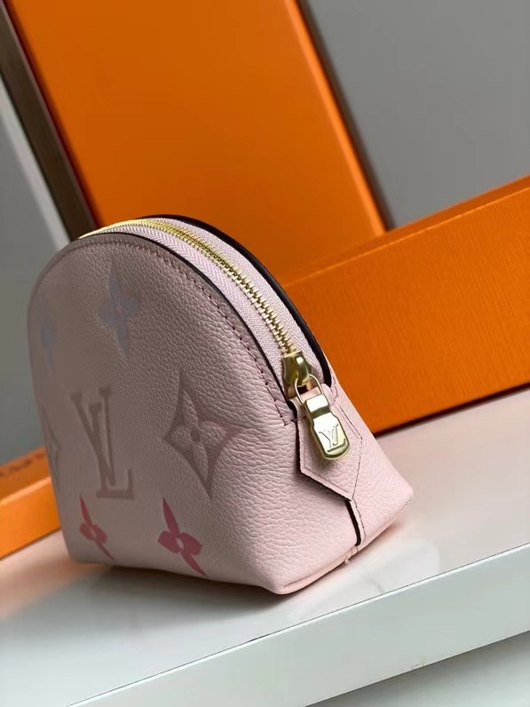 l**is V*t*n cosmetic pouch