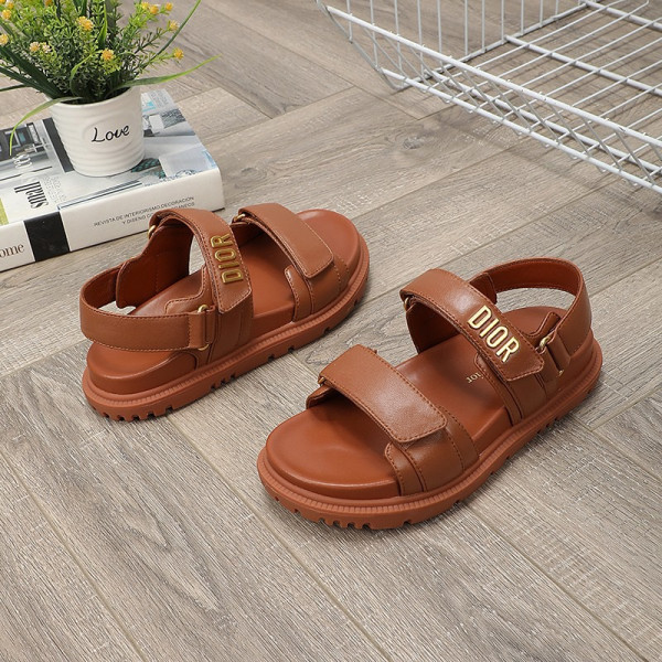 D*oract sandal