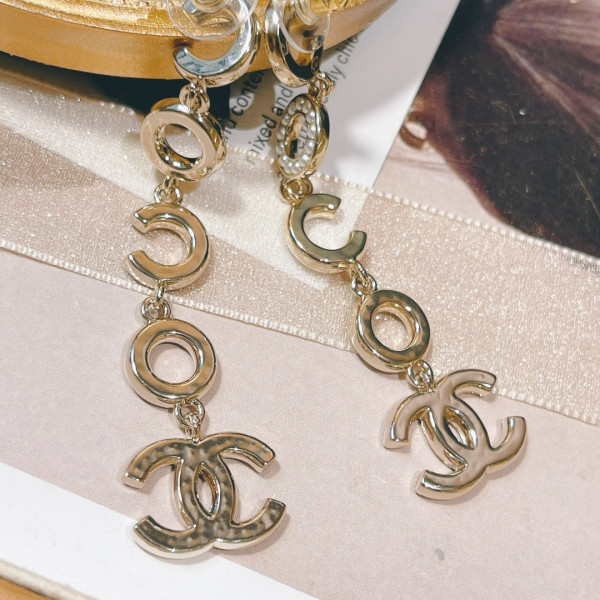 CL EARRINGS