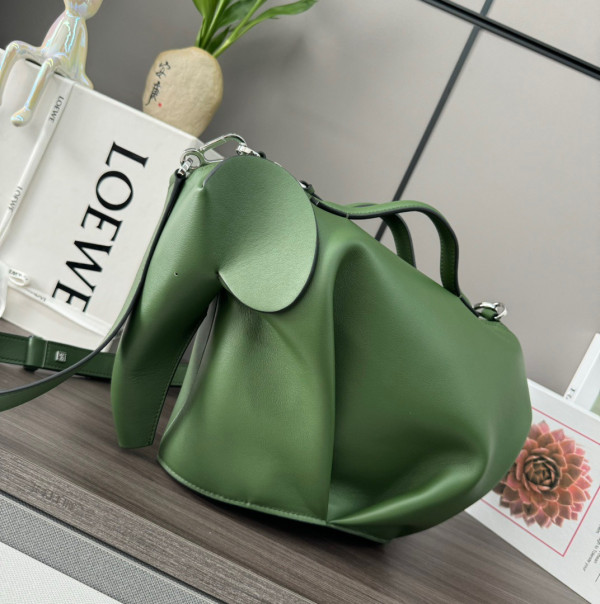 LOEWE Elephant Bag IN CLASSIC CALFSKIN