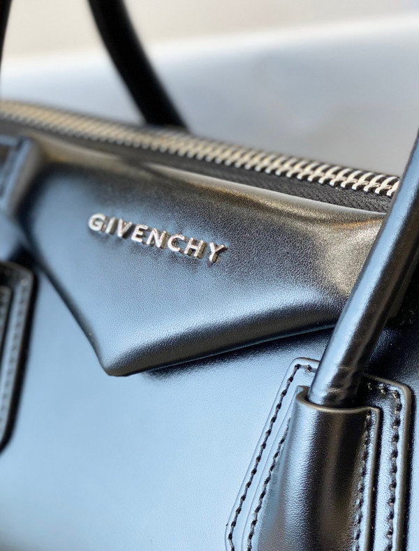 GIVENCHY ANTIGONA MINI/SMALL/MEDIUM IN SMOOTH LEATHER