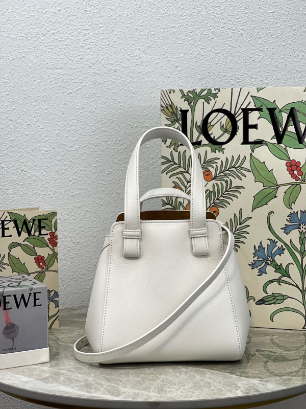 LOEWE Hammock Nugget bag