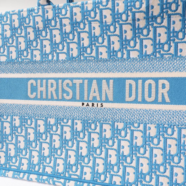medium D*or book tote