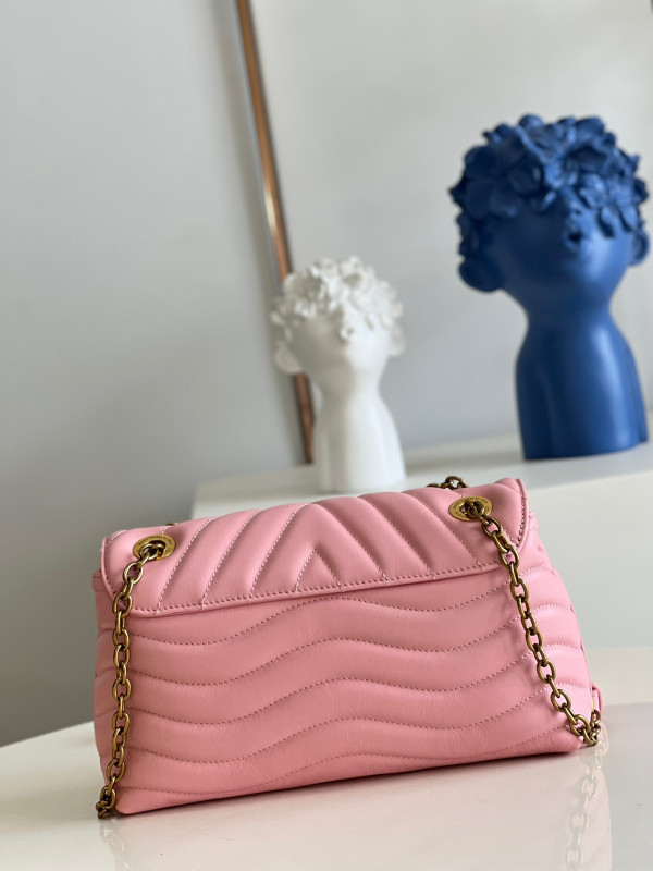 l**is V*t*n new wave chain bag