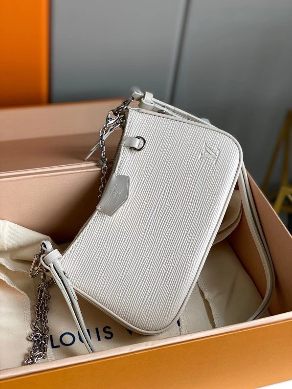 l**is V*t*n easy pouch on strap