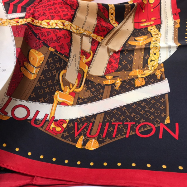 l**is V*t*n scarf