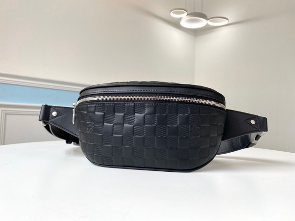 l**is V*t*n campus bumbag