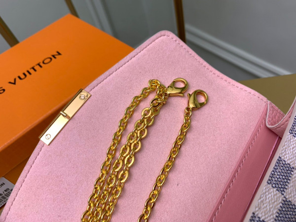 l**is V*t*n croisette chain wallet