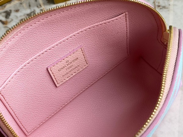 l**is V*t*n cosmetic pouch