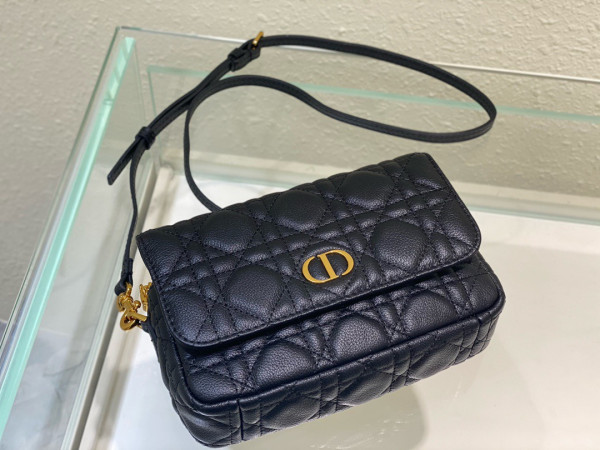 D*or caro pouch with chain