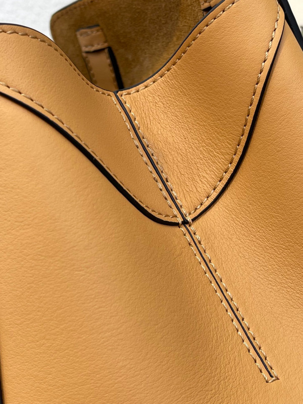 LOEWE Hammock Nugget bag