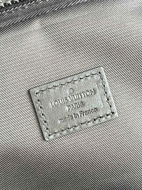 l**is V*t*n avenue slingbag