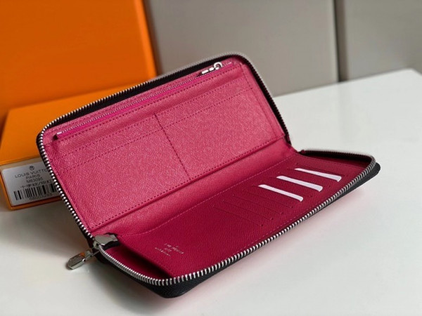 l**is V*t*n zippy wallet