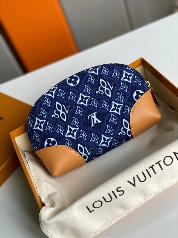 l**is V*t*n since 1854 cosmetic pouch pm