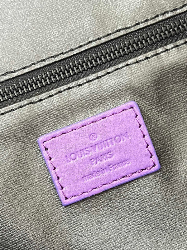 l**is V*t*n dopp kit toilet pouch